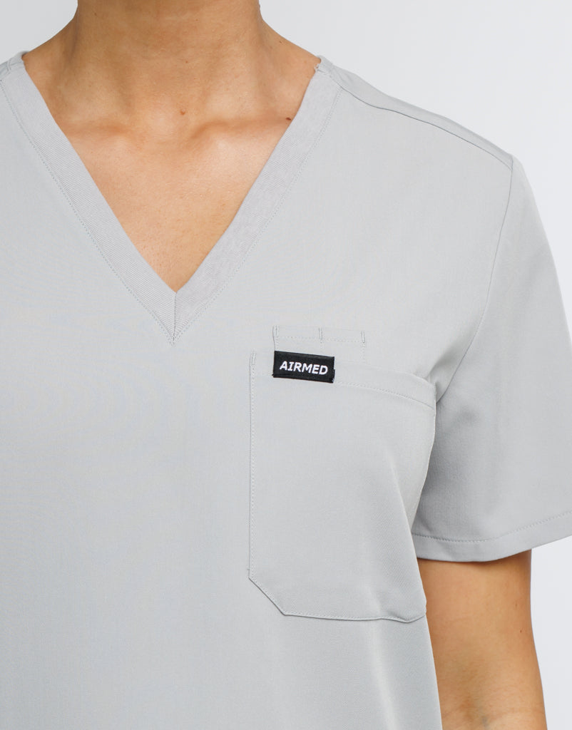 Essential One Pocket V Neck Scrub Top - Tail Light